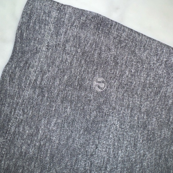 Lululemon Men’s Small T.H.E. Linerless Shorts 11’ Inseam - Picture 4 of 7